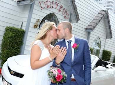 Las Vegas 'Super Sized' drive-thru wedding package