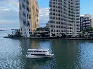 Biscayne Bay und South Beach 90-minütige Bootsfahrt bei Sonnenuntergang