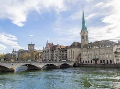 Von einem Einheimischen geführte Einführungstour durch Zürich mit Boots- und Standseilbahnfahrt