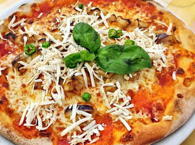 Pizza cookery class in Giardini Naxos