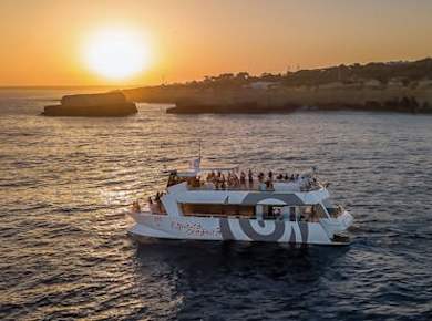 Sunset guided boat trip with secluded beach BBQ from Albufeira