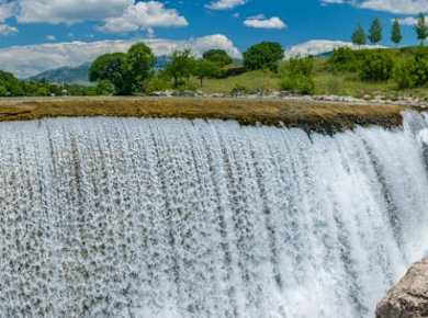 Private Tour durch das Kloster Ostrog und die Wasserfälle von Podgorica