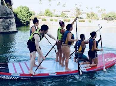90-minütiger Riesen-SUP-Verleih in Sevilla
