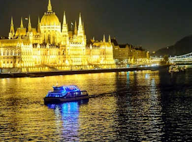 Abendliche Flusskreuzfahrt in Budapest mit Klavierkonzert und Cocktail