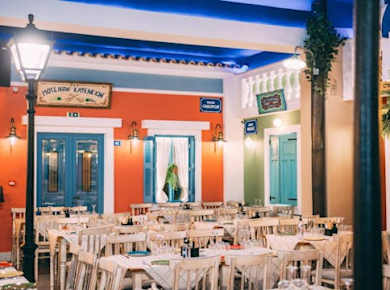 Griechische Spezialitäten und Live Musik-Abend in der Taverne Popolaros