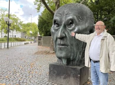City tour through Bonn on the trail of the KGB, Stasi and Co