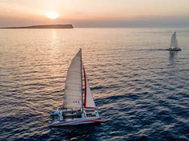 Premium-Ganztagesausflug mit privatem Katamaran auf Menorca