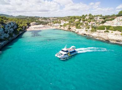 Moonfish Glasbodenboot 2,5-stündiger Ausflug mit Badestopp in der Cala Morlanda