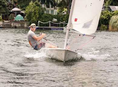 Weekend beginners' sailing class with licence in Vienna