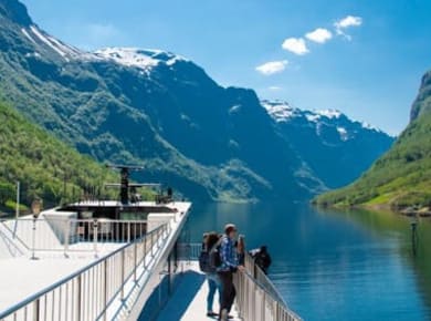Full-Day Guided Tour to Flåm with Nærøyfjord Cruise and Flåm Railway