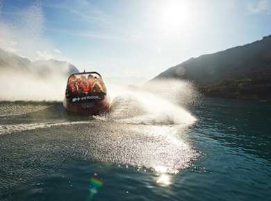 Malerische Jetbootfahrt auf dem Brienzersee