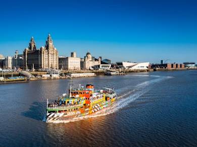 Entdeckerkreuzfahrt auf dem Fluss Mersey in Liverpool
