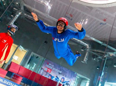 Indoor-Fallschirmspringen bei iFLY Manchester