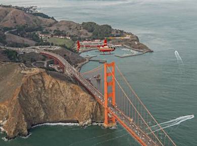 Hubschrauberflug über die Golden Gate Bridge