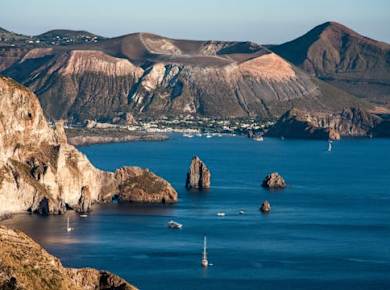 Ganztägige Tour zu den Inseln Lipari und Vulcano ab Taormina