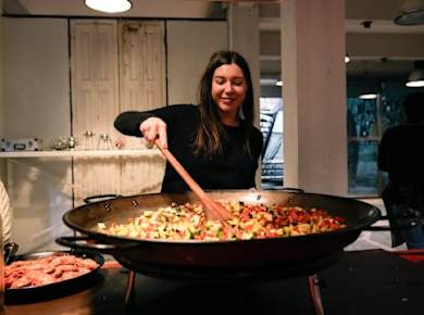 Paella-Kocherlebnis und Wein in Barcelona