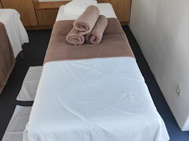 Einzigartige Aromatherapie-Spa-Behandlungen im privaten Spa auf Santorin