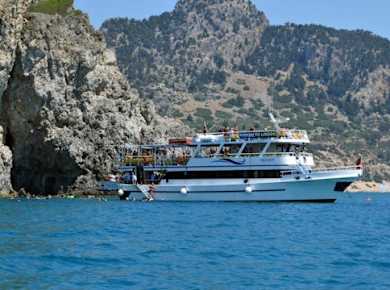 Bootsausflug nach Lindos mit Badestopps ab Rhodos mit optionalem Transfer