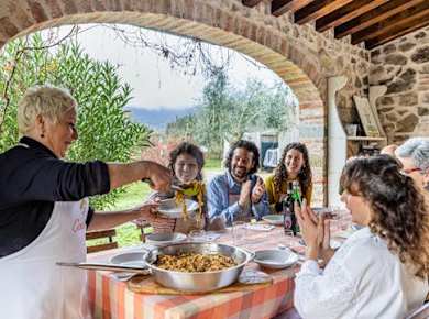 Speiseerlebnis bei einem Einheimischen zu Hause in Cortona mit Show-Cooking