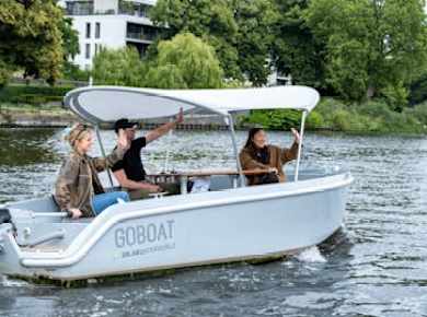 1-stündiges Sightseeing-Erlebnis mit gemietetem Boot in Berlin