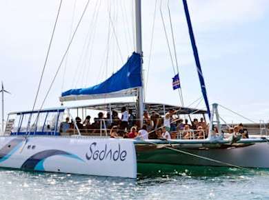 Insel Sal Katamaranfahrt mit All-inclusive-Getränken und Snacks