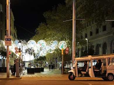 Barcelona Christmas Lights Tour on a Private Eco Tuk Tuk