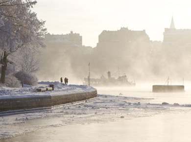 Winterliche Bootstour durch die Stockholmer Schären mit Guide
