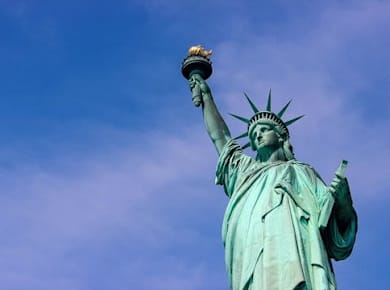 Freiheitsstatue und Immigrationsmuseum mit Fähre und Audioguide