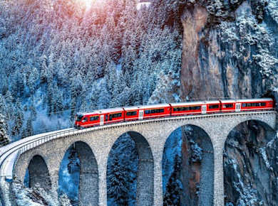 St. Moritz und die Schweizer Alpen mit dem „Bernina Red Train“ ab Mailand