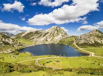 Ganztägige geführte Tour zu den Covadonga-Seen und Cangas de Onís ab Llanes