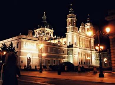 Besuchen Sie das verzauberte Madrid bei Nacht