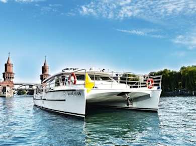 Solarbetriebene Katamaran-Boots Tour auf der Berliner Spree