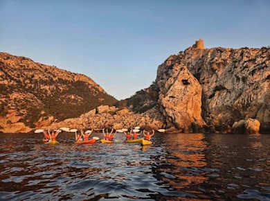 Geführte Kajak-Tour bei Sonnenuntergang mit Picknick auf Mallorca mit Tourguide Keida