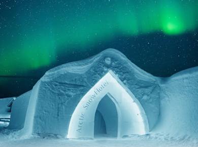 Arctic SnowHotel geführte Tour mit Transfer in Rovaniemi