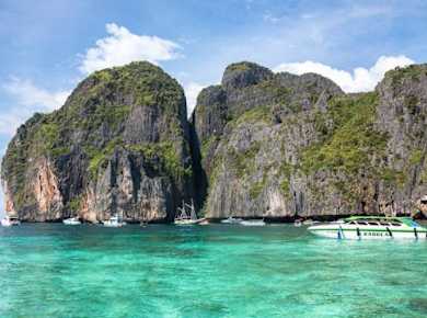 Ganztagestour mit dem Schnellboot von Phuket zu den alten Phi Phi und Bambusinseln