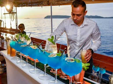 Bootsfahrt zum Sonnenuntergang ab Dubrovnik mit Cocktails und Kanapees nur für Erwachsene
