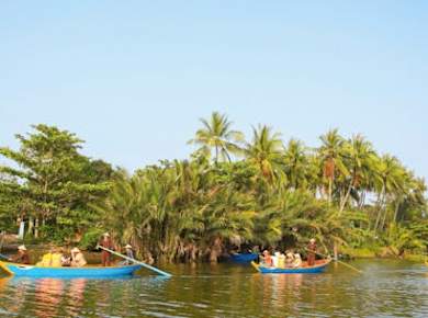Bootstour auf dem Fluss Cổ Cò mit traditionellem Snack