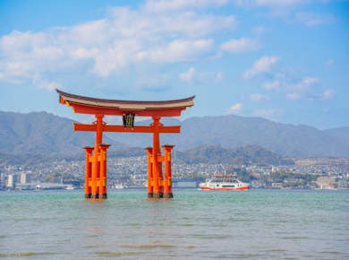 Tagesausflug nach Hiroshima und Miyajima mit dem Hochgeschwindigkeitszug ab Osaka