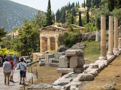 Delphi-Ganztagestour mit Museums- und Arachova-Dorfbesuch