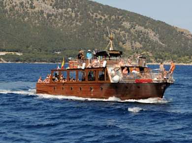 Family Pirate boat trip to Formentor Beach by Mallorca Piraten
