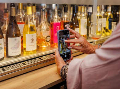 Verkostung von drei verschiedenen Weinen aus der Zapfanlage