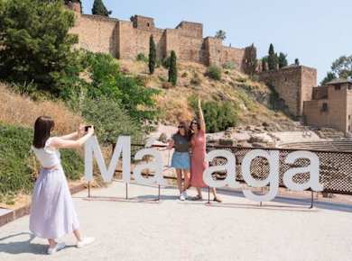 Sites & Bites: Stadtrundfahrt durch Málaga mit Tapas und Wein