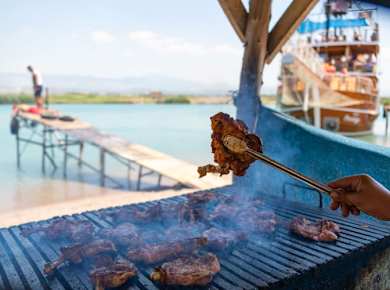 Adults-only Gulet cruise with lunch and drinks from Side