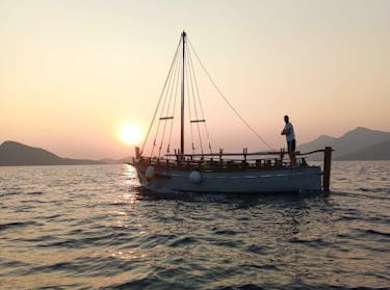 Half-day boat tour to the Elaphite Islands with Blue Cave visit