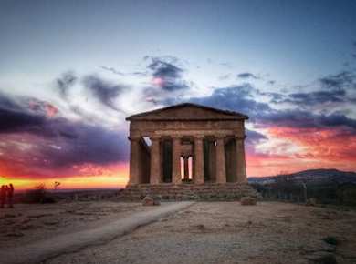 Sunset tour of Valley of the Temples and local winery
