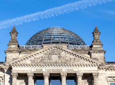 Reichstag tour with visit of the cupola in German