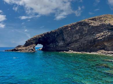 Full-day Pantelleria private tour by gozzo with lunch