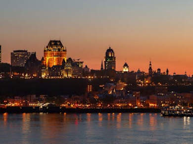 Québec City evening cruise with DJ and dancing