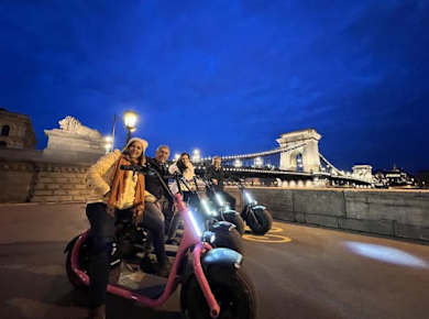 Geführte E-Scooter-Tour durch Budapest bei Nacht