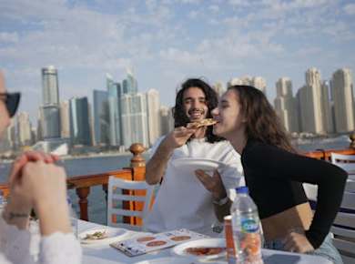 1-stündige Sightseeing-Kreuzfahrt mit Pizza im Dubai Marina Harbour